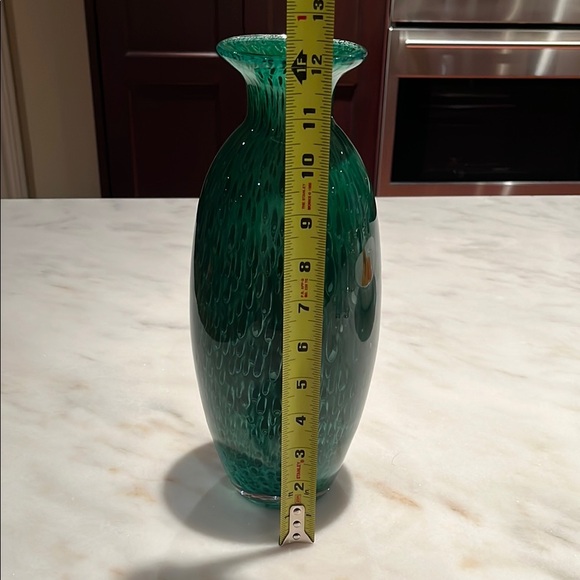 Elegant Green Glass Vase EUC - Picture 3 of 5